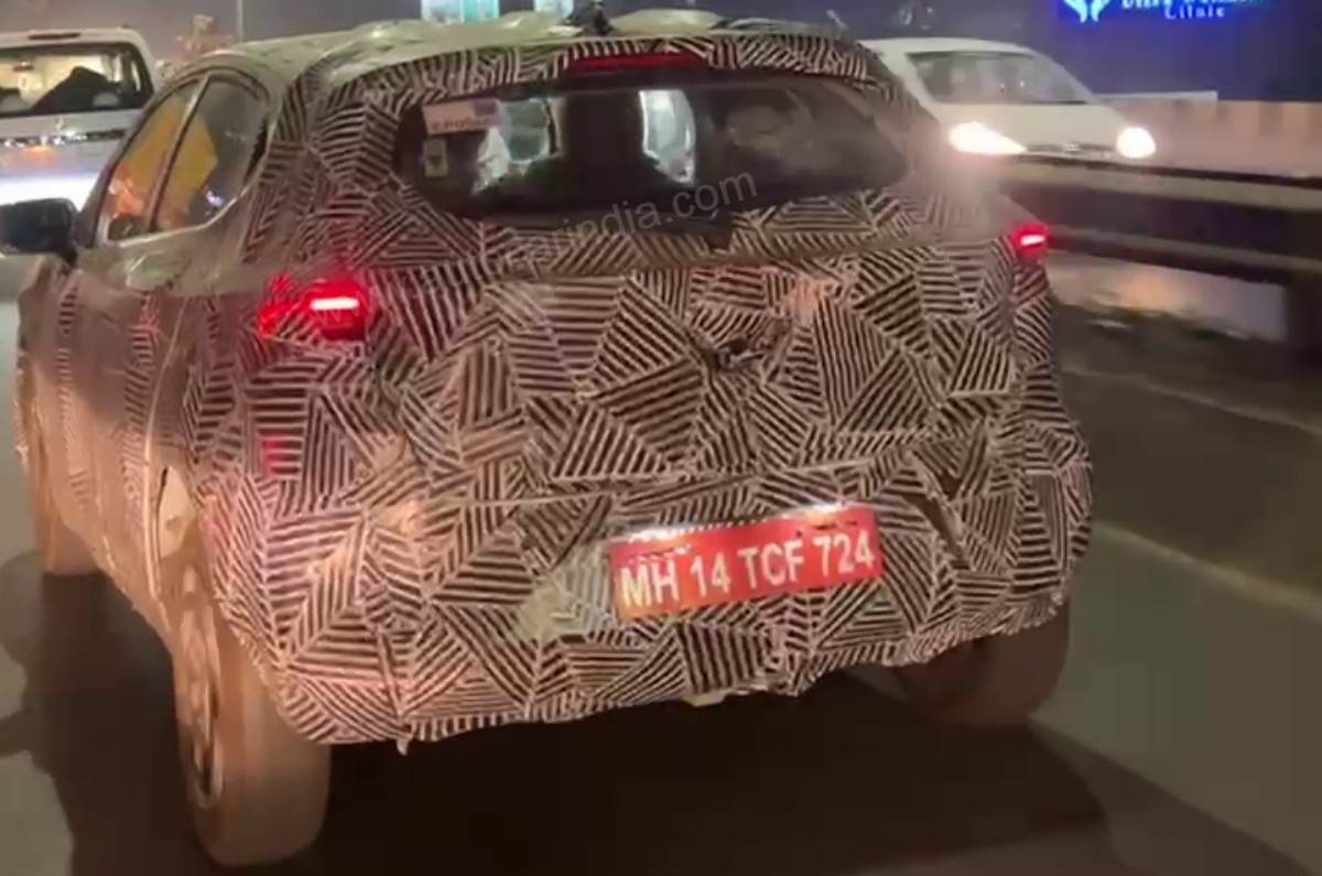 Tata Altroz facelift rear spied