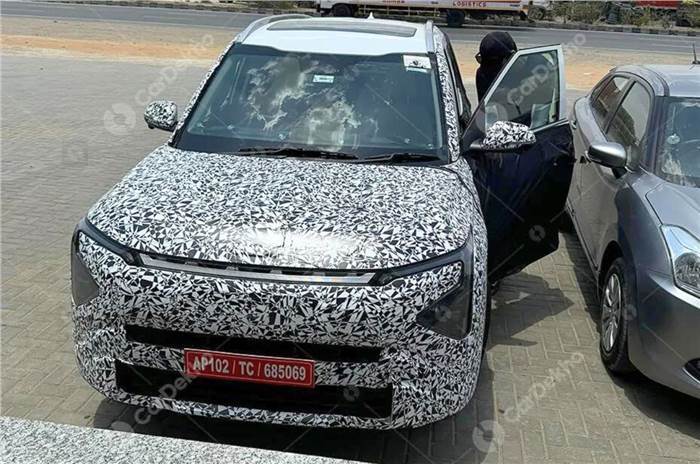 Kia Carens facelift spied in India