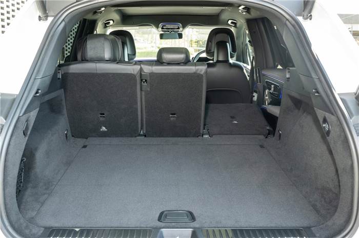 Mercedes EQS SUV 450 boot