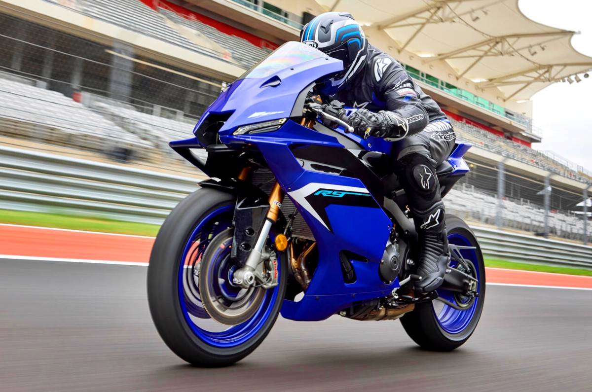 Yamaha R9 front left riding shot on track