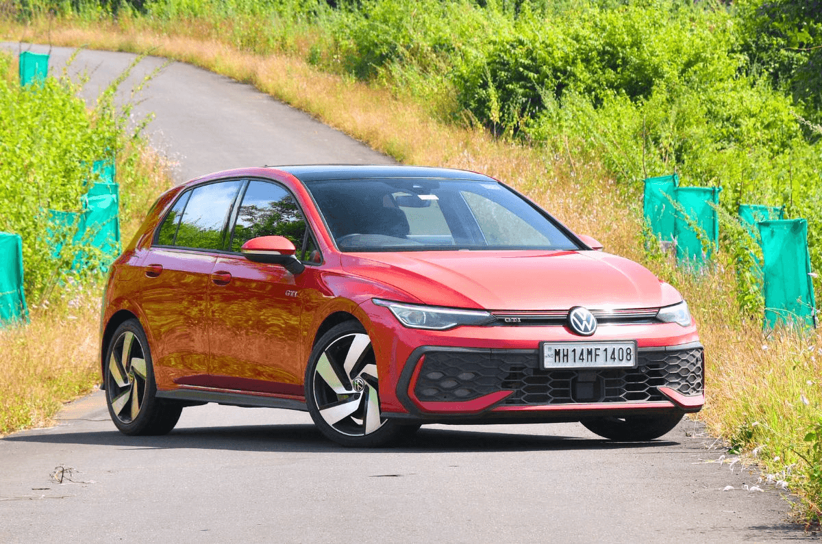 Volkswagen Golf GTI front quarter