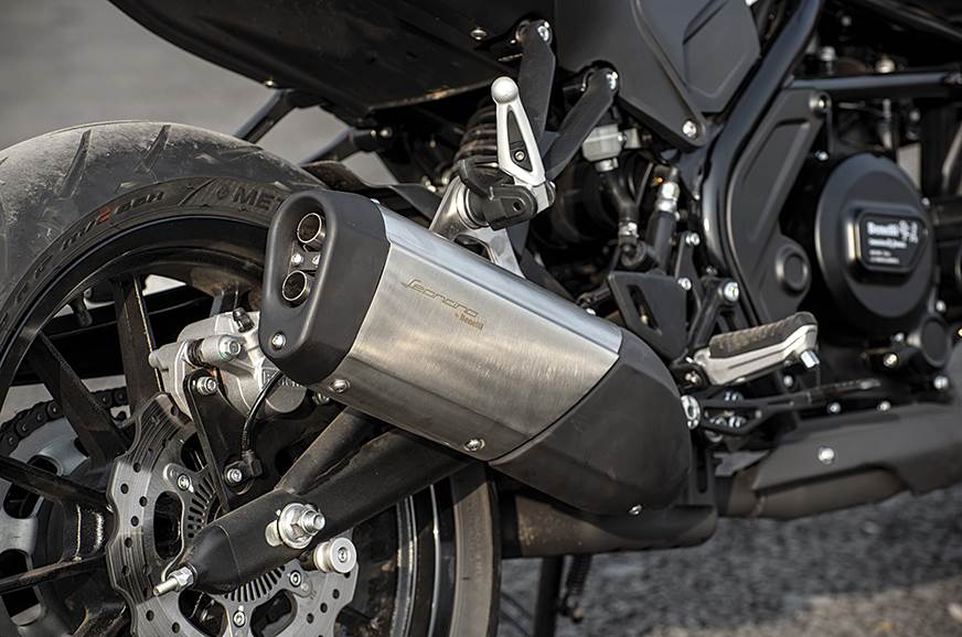 leoncino 250 exhaust