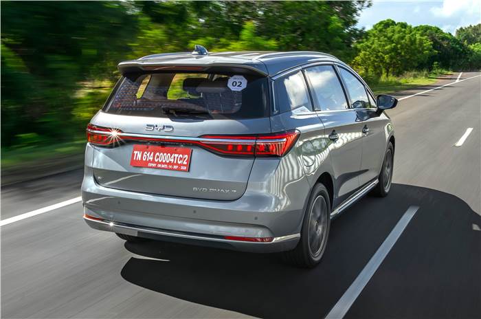 BYD eMax 7 rear tracking