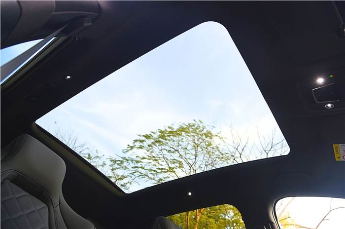 BYD Sealion 7 sunroof