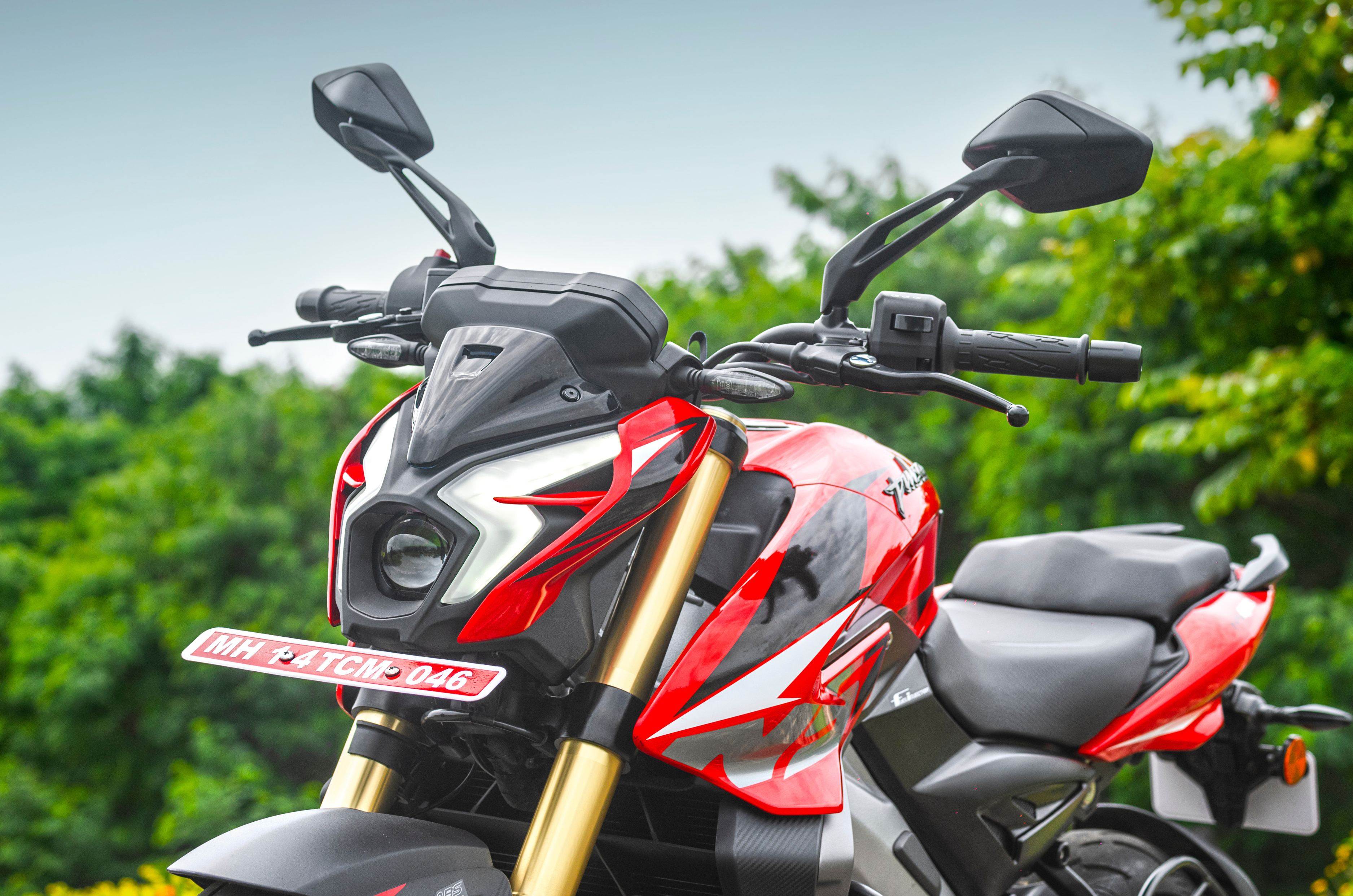 2025 Pulsar NS400Z front shot static