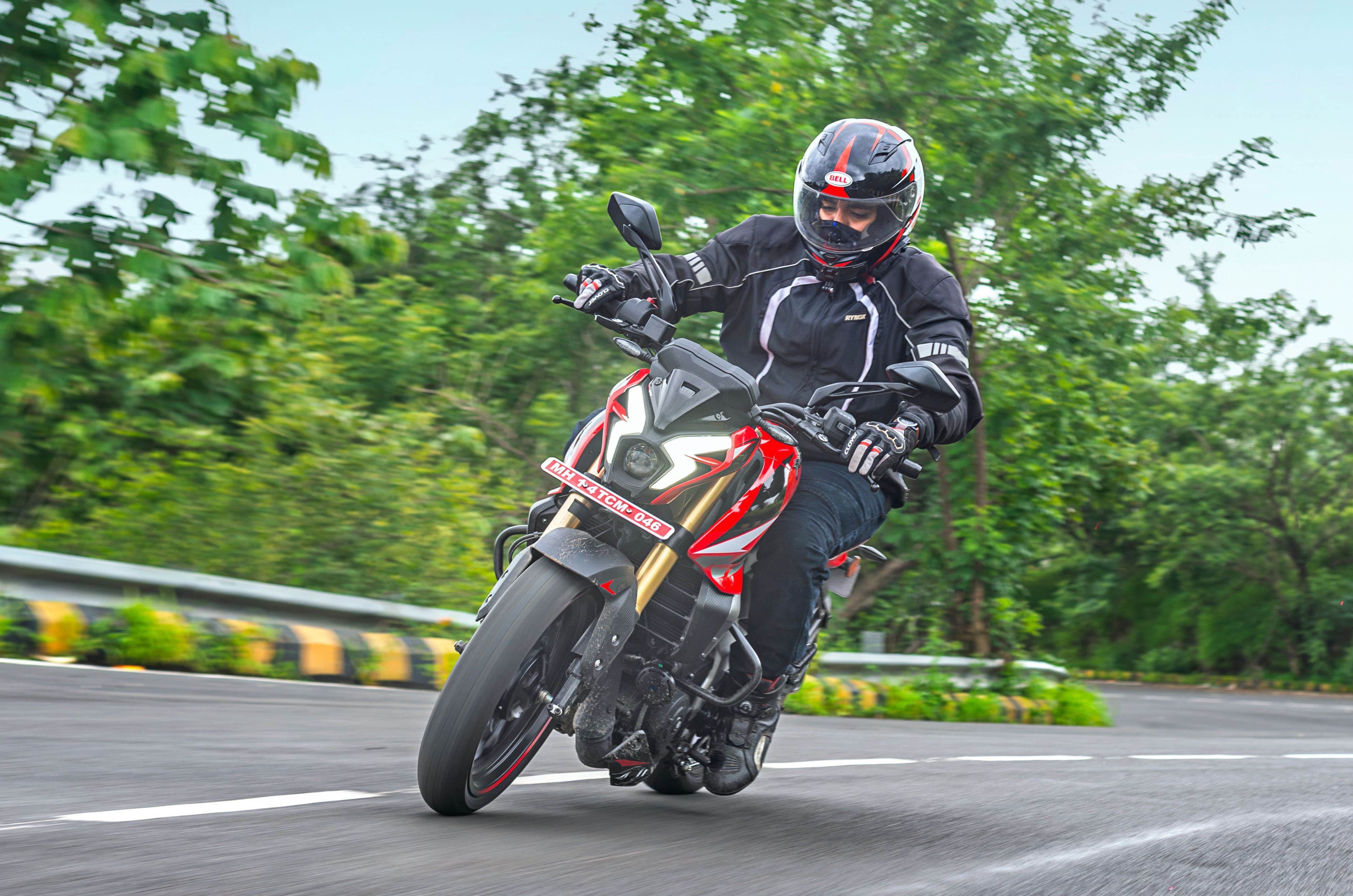 2025 Pulsar NS400Z front three quarter shot static