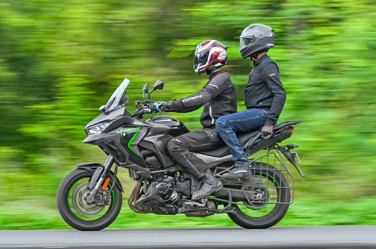 Kawasa Versys 1100 left side profile riding shot with rider and pillion Kawasa Versys 1100 left side profile riding shot with rider and pillion