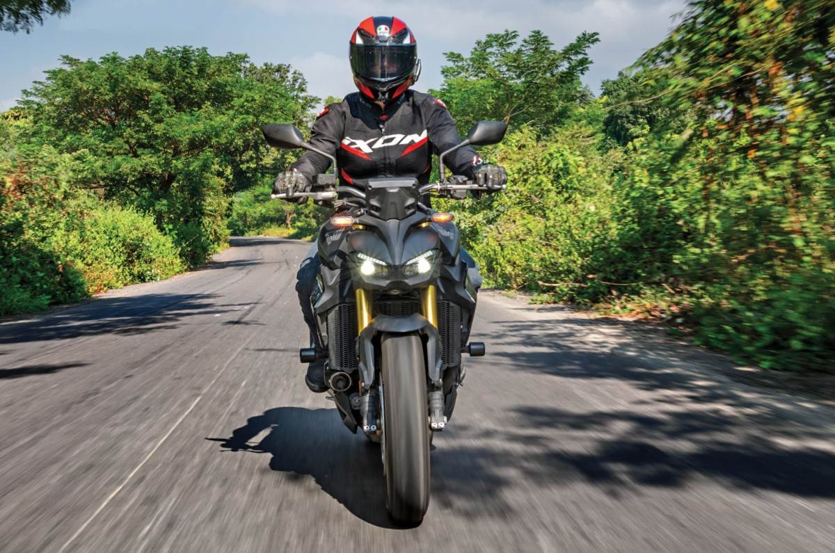 Honda CB1000 Hornet SP front head on tracking shot