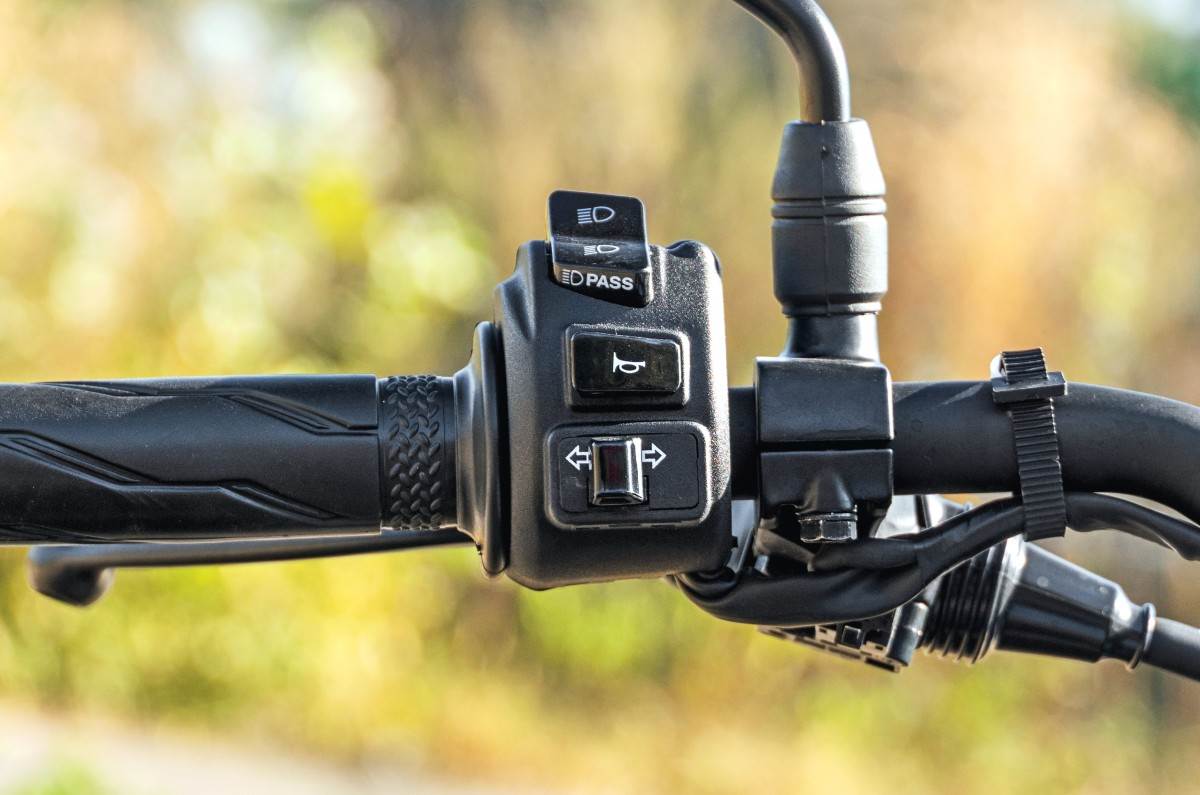 Yamaha XSR155 left hand switchgear