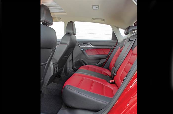 MG 6 rear seats