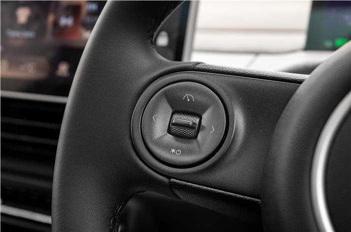 MG Windsor steering controls