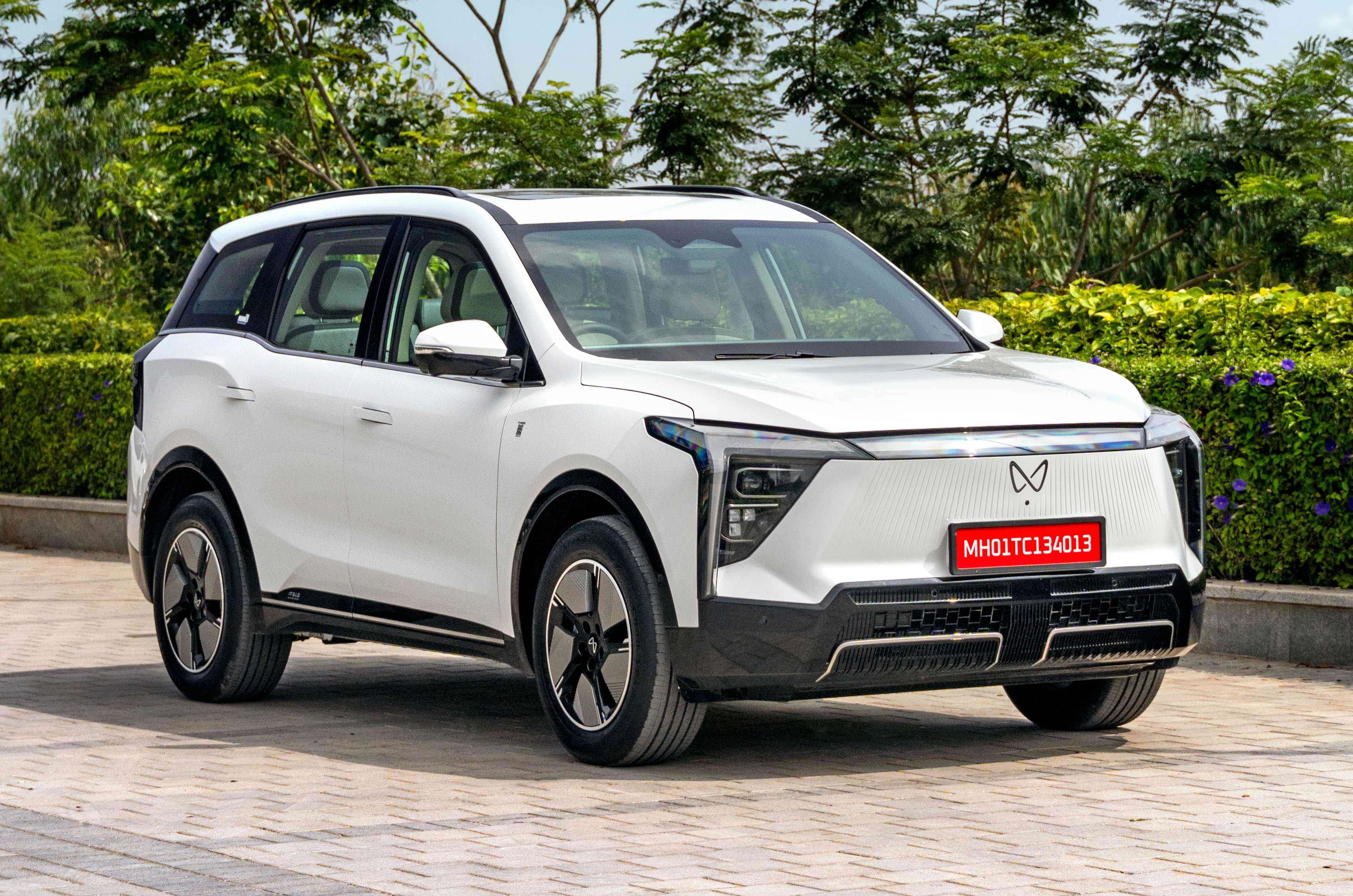 Mahindra XEV 9S front right side static