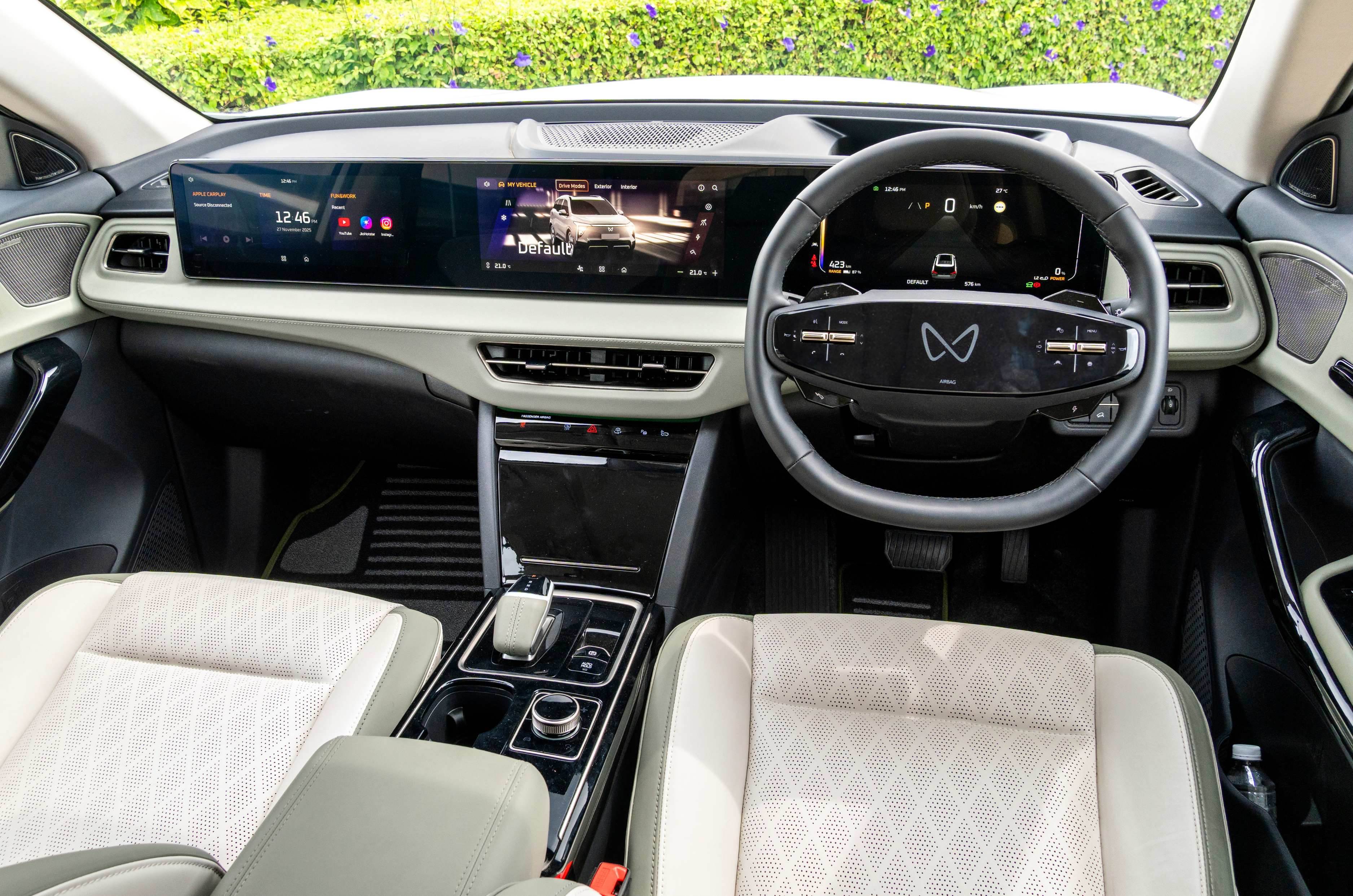 Mahindra XEV 9S interior