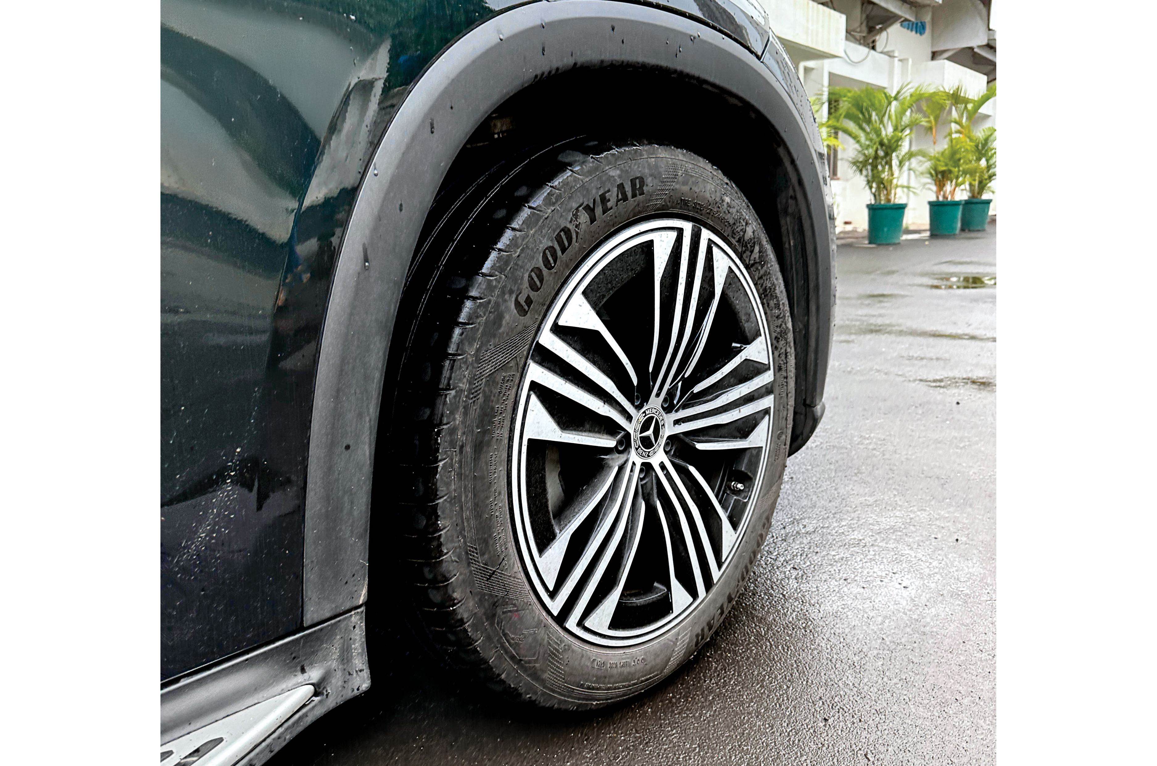 Mercedes EQS SUV alloy wheel