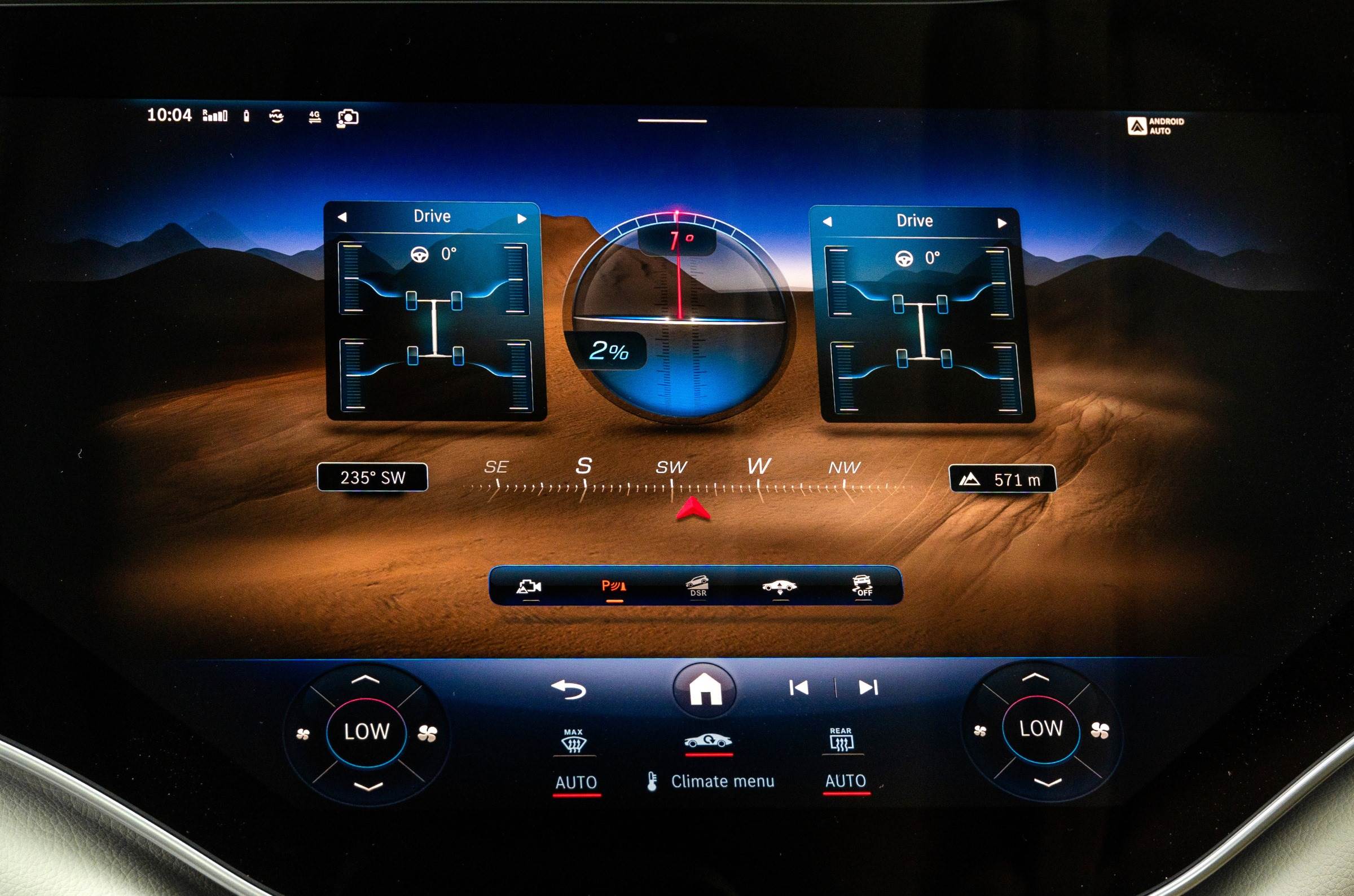 Mercedes EQS SUV infotainment