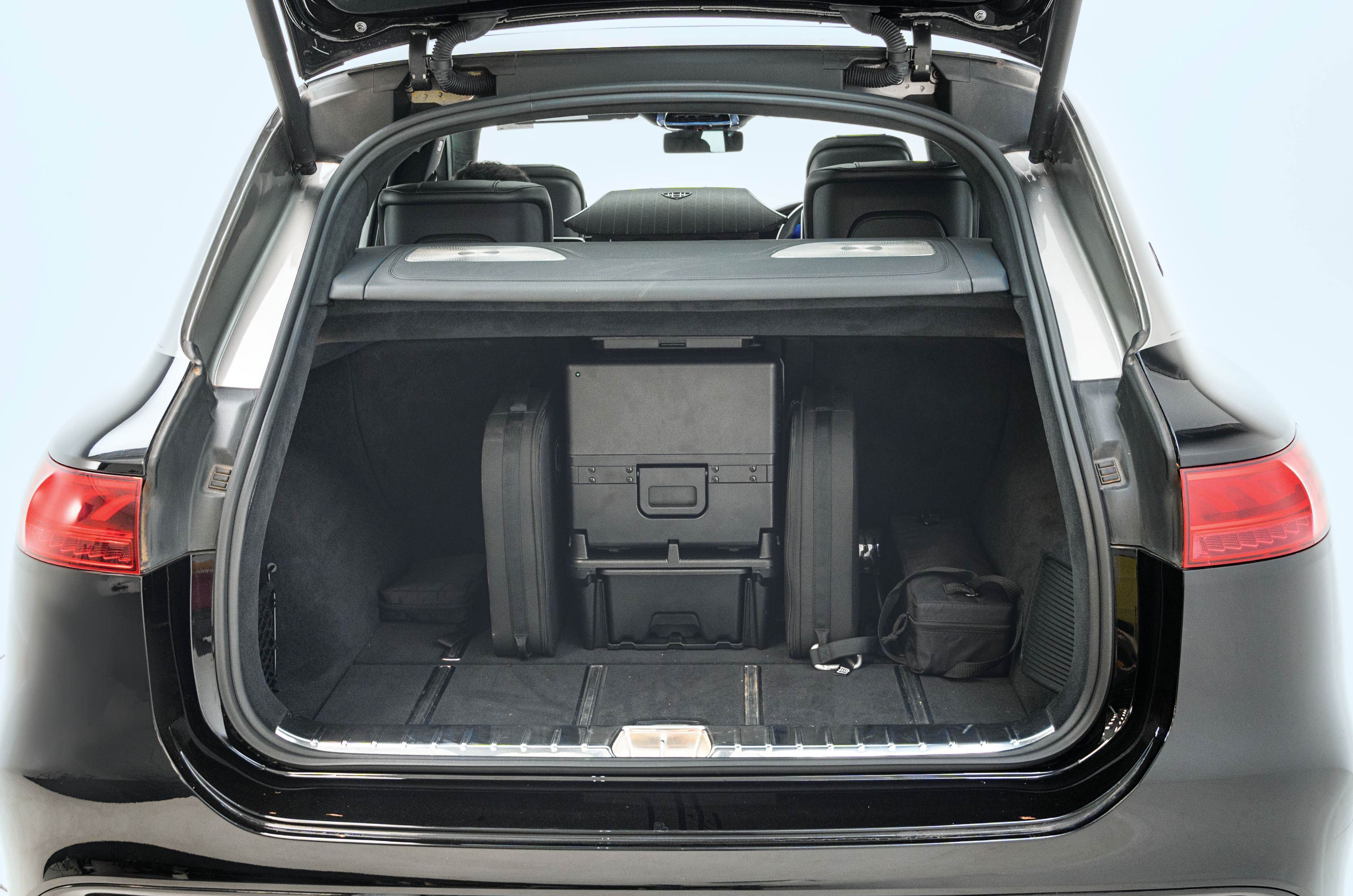 Mercedes-Maybach_EQS_SUV_680_Night_Series_Boot