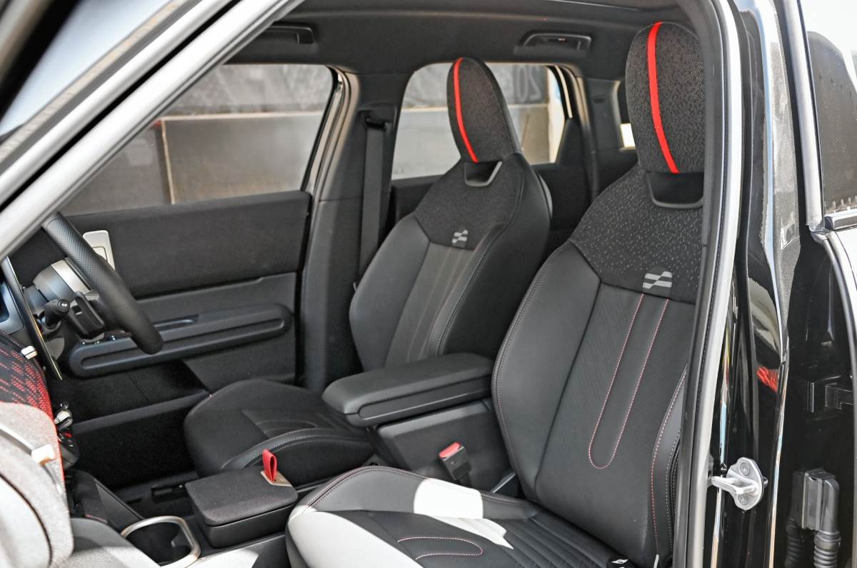 Mini Countryman JCW ALL4 front seats