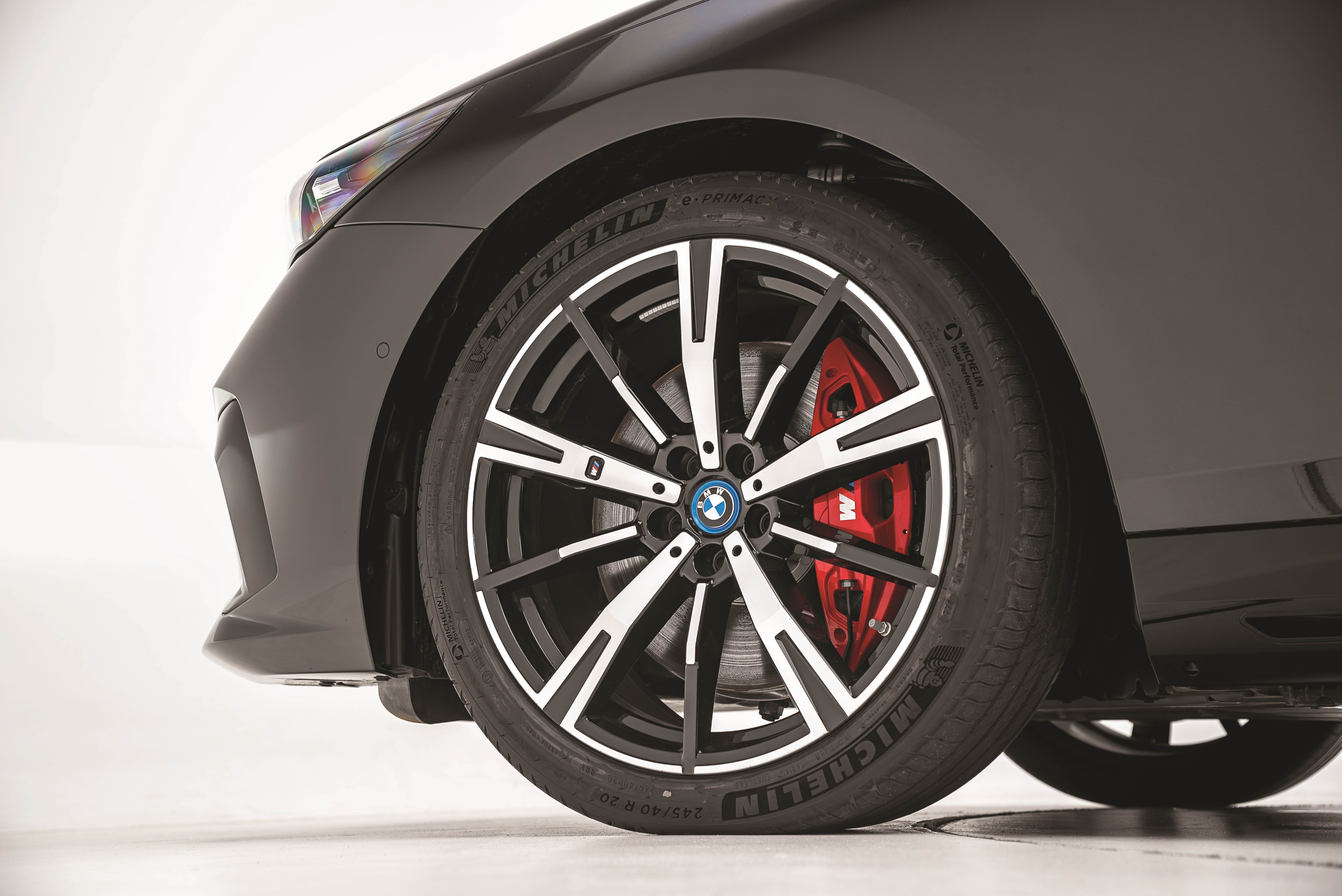 BMW i5 alloy wheel