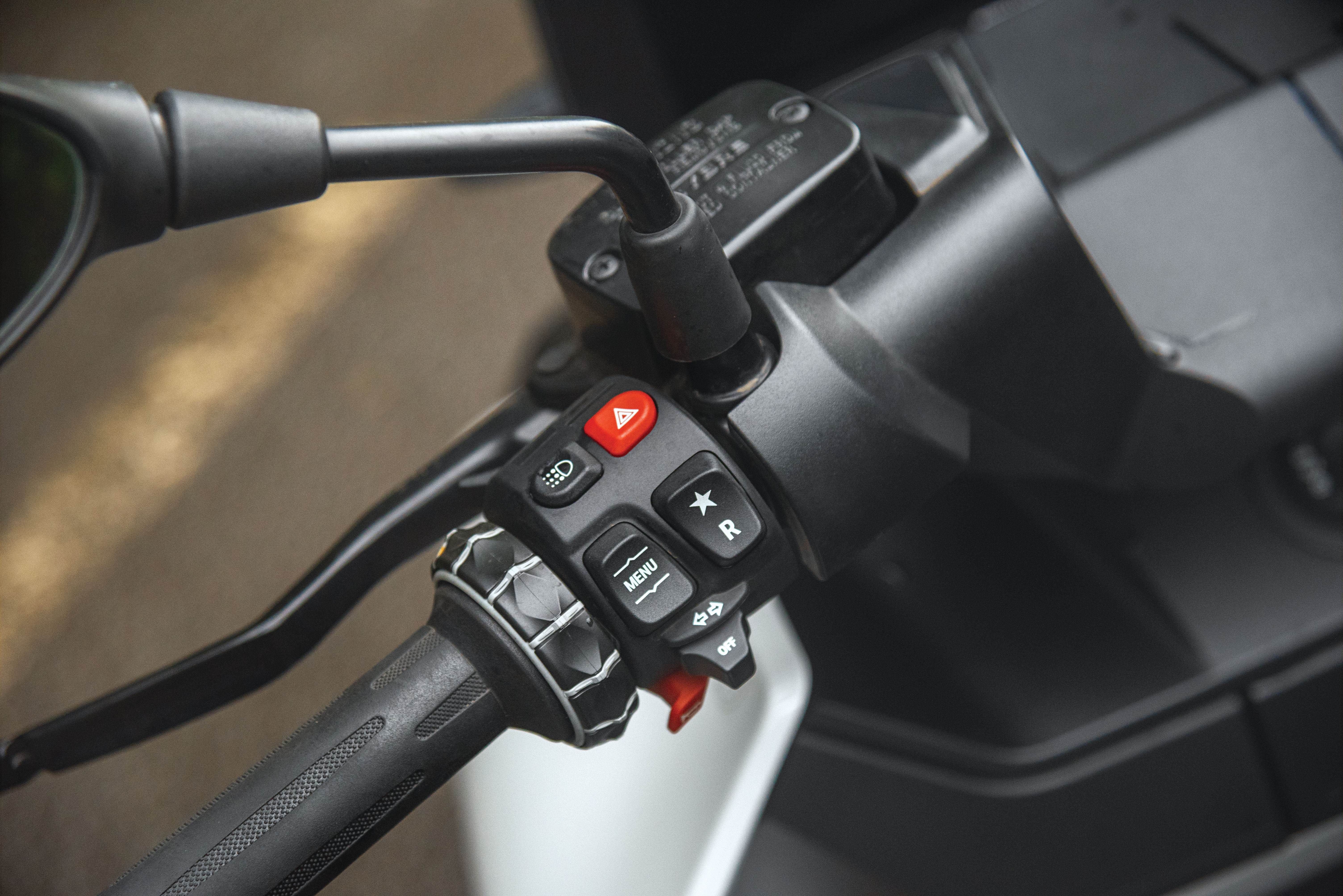 BMW CE 04 buttons
