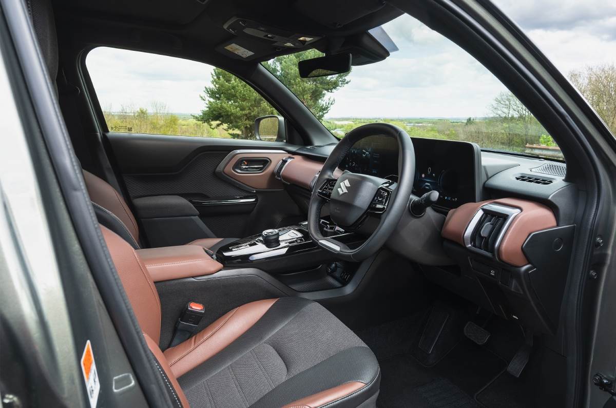 Suzuki e Vitara interior
