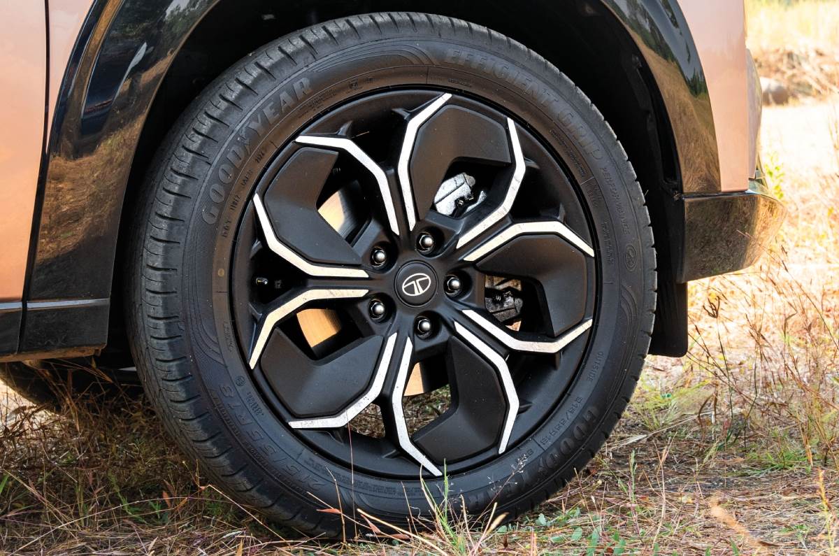 Tata Curvv alloy wheels