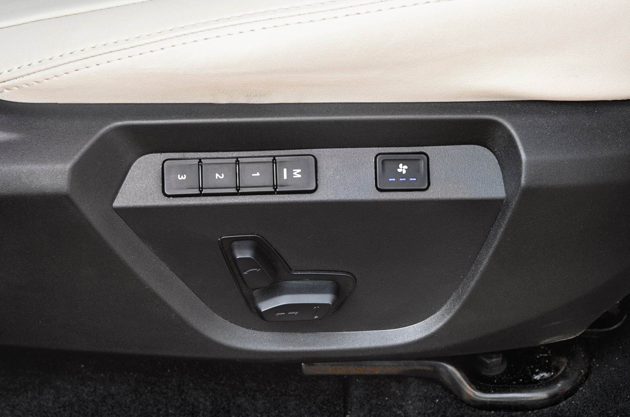 Tata Harrier petrol front seat ventilation and adjust