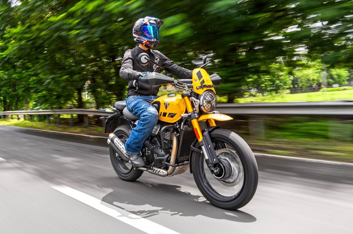 Triumph Scrambler 400 XC front right riding shot