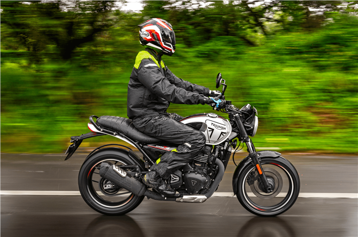 Triumph Speed T4 review side pan