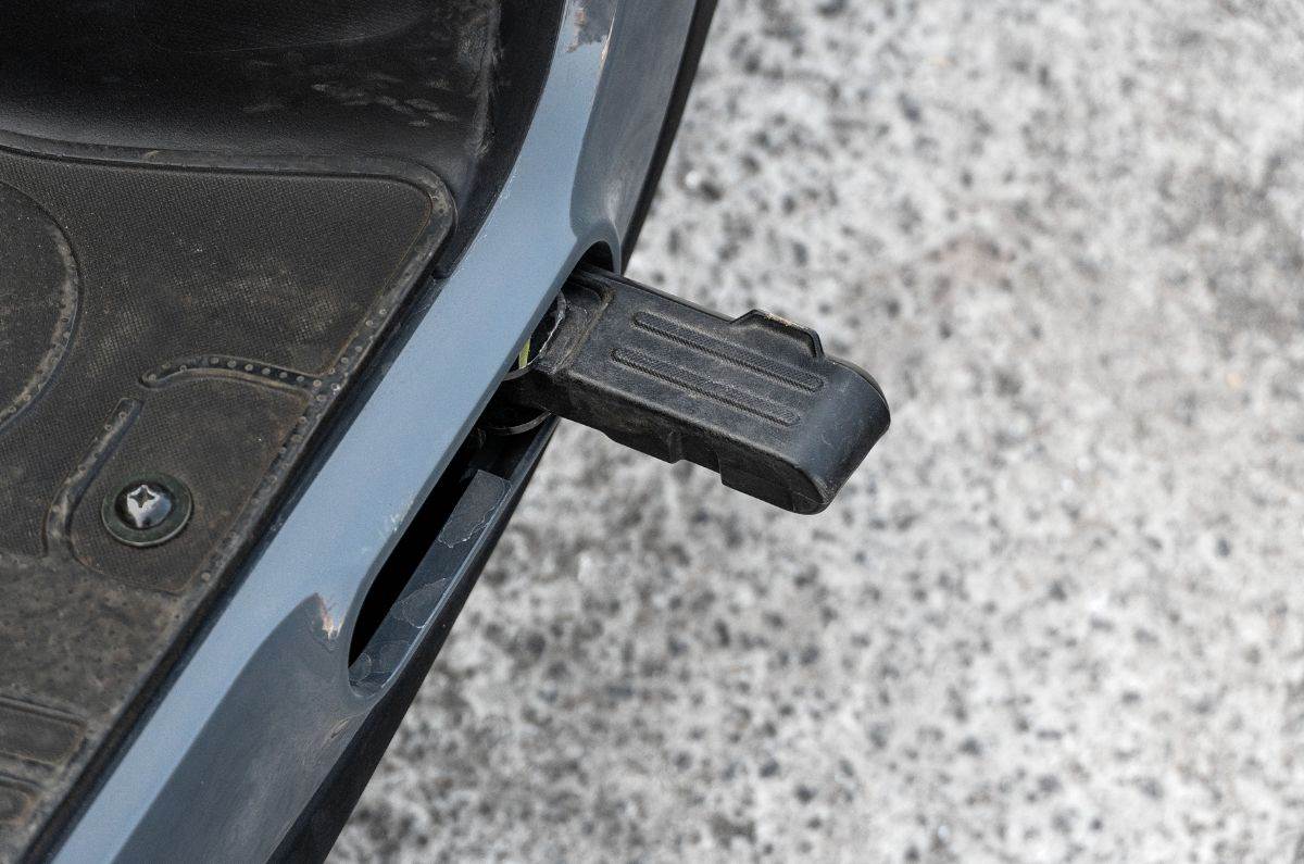 River Indie front foot-peg