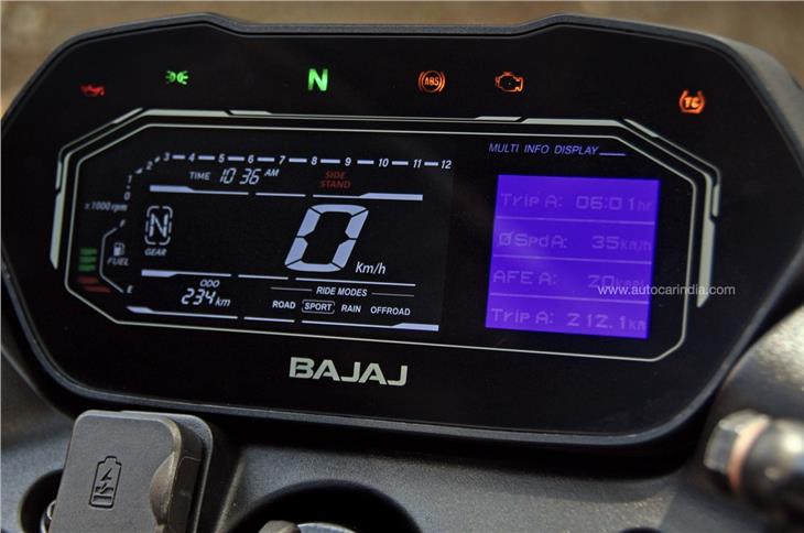 The Pulsar NS400Z gets a new colour LCD dash with a little inset which controls all the electronic parameters.