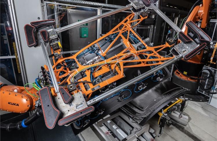 BMW Group expands use of 3D-printed, customised robot grippers