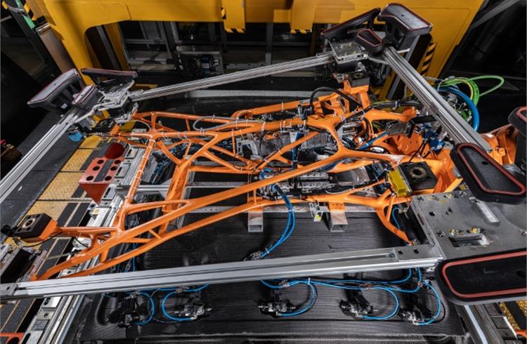 BMW Group expands use of 3D-printed, customised robot grippers