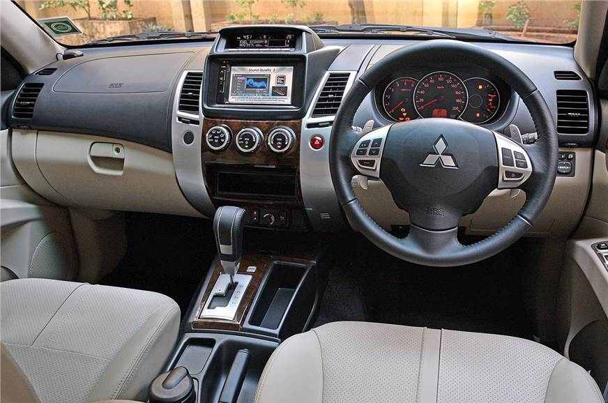2017 Mitsubishi Pajero Sport Select Plus Images Interior