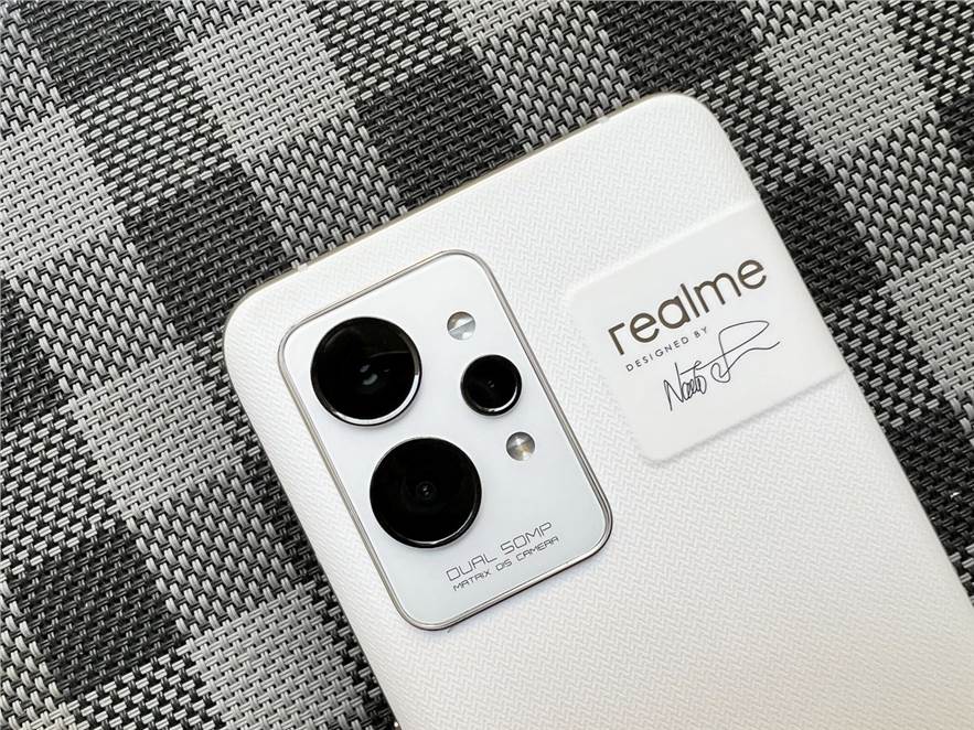 Realme GT2 Pro review: Design and handling