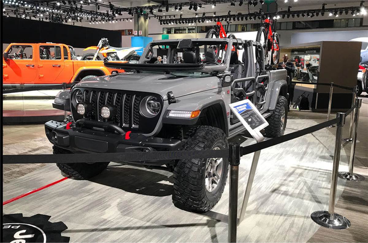 New Jeep Gladiator Unveiled At The La Motor Show Autocar