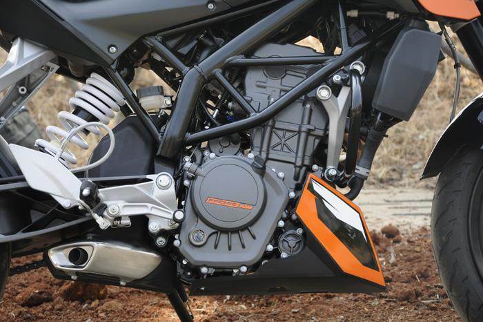 Duke 200 engine cover outlet
