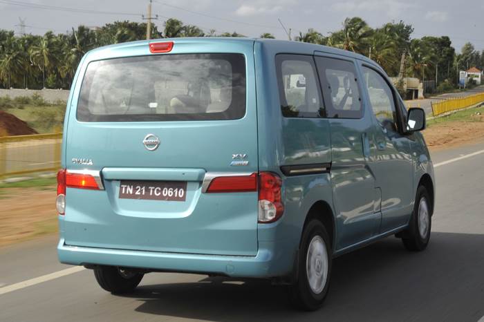 Nissan Evalia vs Toyota Innova