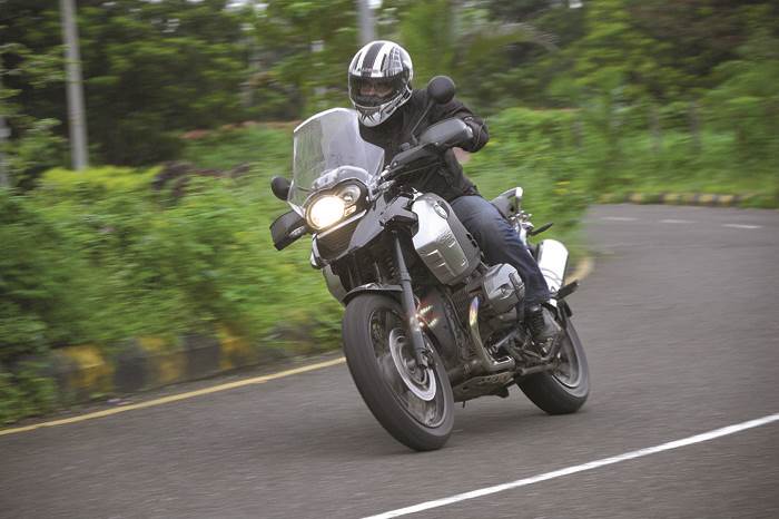 Ducati Multistrada 1200 vs BMW R 1200 GS 