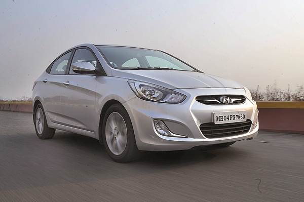 Renault Scala vs Ford Fiesta vs Skoda Rapid vs Hyundai Verna vs Honda City 