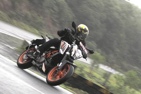 KTM 390 Duke India review, test ride