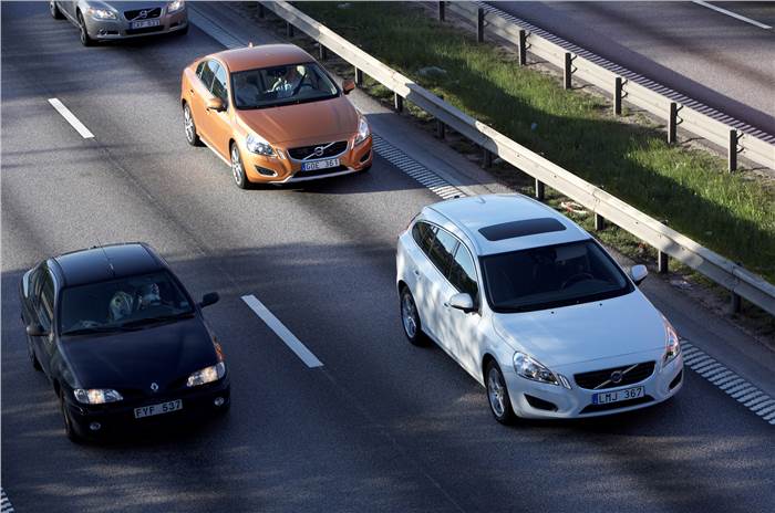 Volvo to begin field trials of self-driving cars