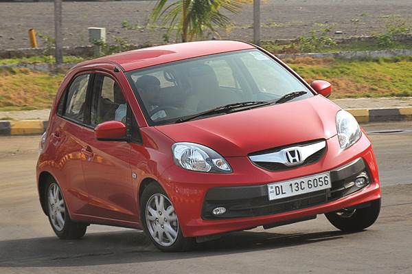 New Hyundai Grand i10 vs Honda Brio