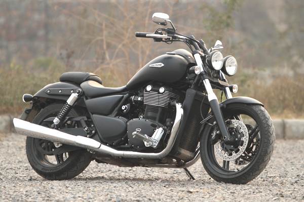 Triumph Thunderbird Storm review, test ride