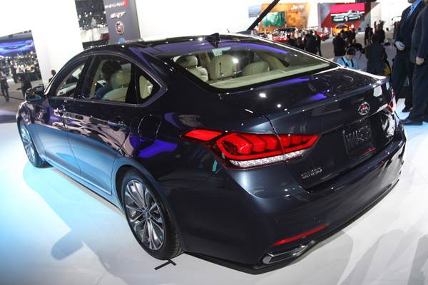 New Hyundai Genesis showcased at Detroit Motor Show 2014