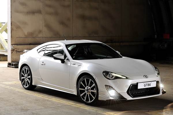 Toyota drops idea of hybrid GT86