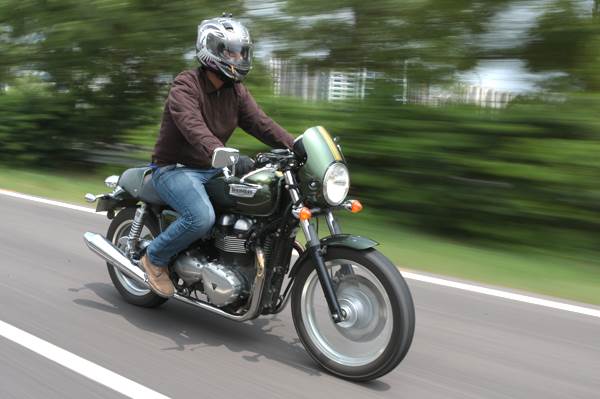 Triumph Thruxton review, test ride