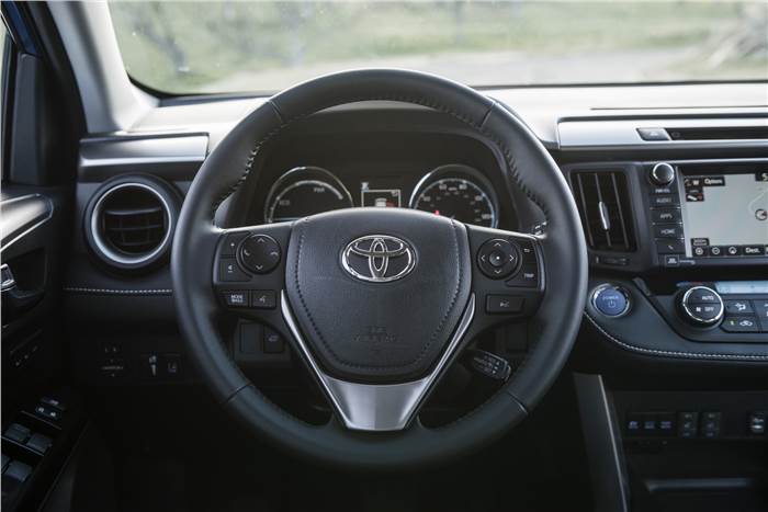 Facelifted Toyota RAV4 unveiled