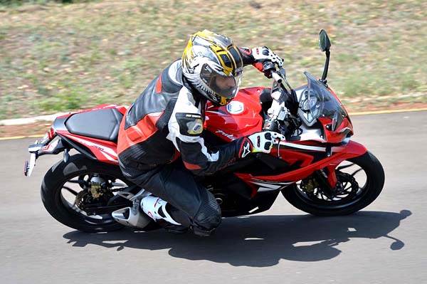 2015 Bajaj Pulsar RS 200 review, test ride