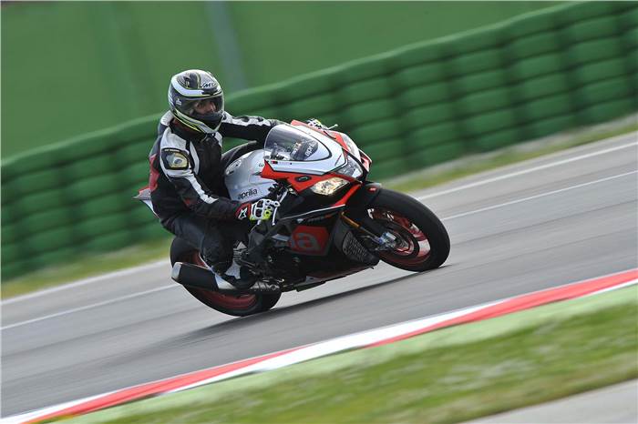 Aprilia RSV4 RF review, test ride