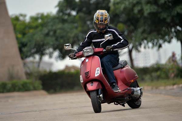 Vespa 150cc VXL, SXL review, first ride